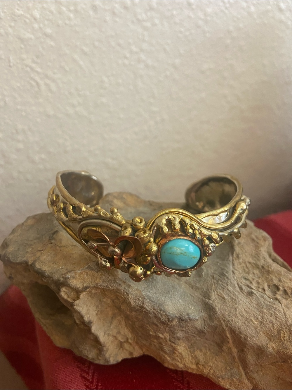 Vintage 80s Hammered Mix Metals & Turquoise Stone Cuff Bracelet - Picture 4 of 9